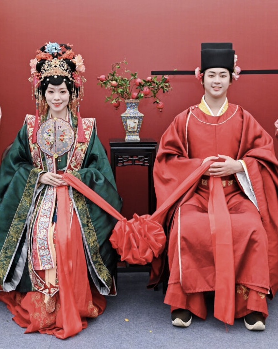 四款不同朝代风格的汉婚新人执事服饰搭配,让你的婚礼更加独具特色!