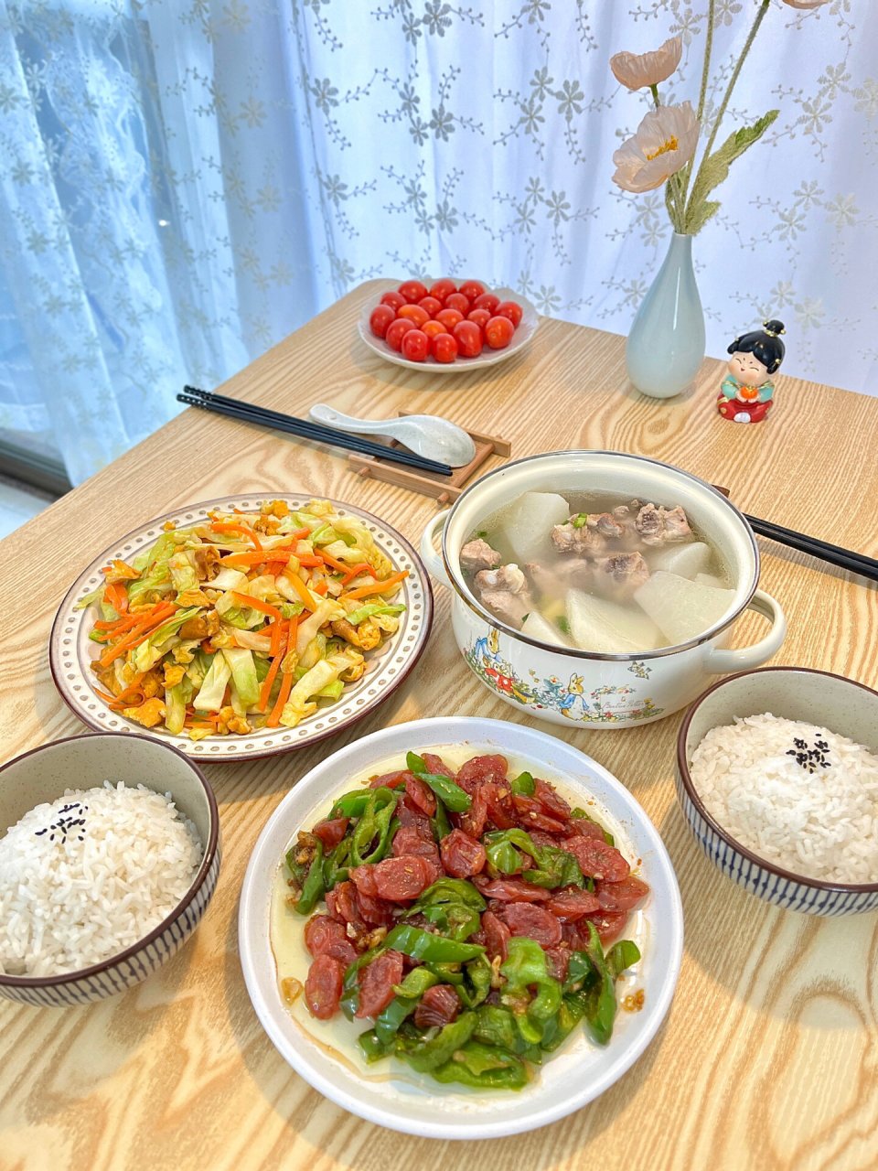 《家常便饭,幸福的味道》  今天的晚餐,是一顿再普通不过的家常便饭.