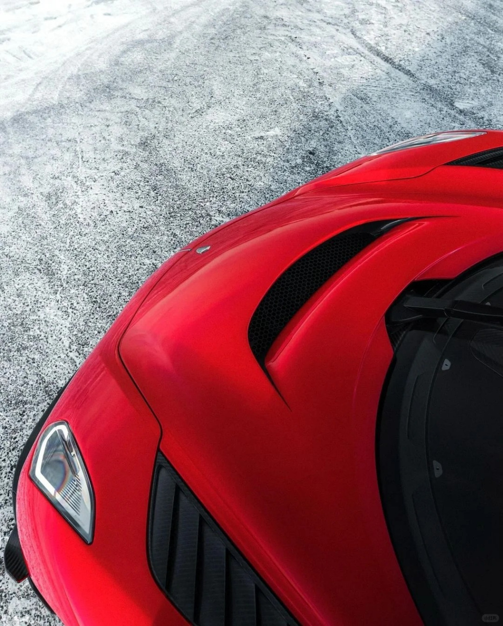 红色柯尼塞格 jesko979797 jesko全身通红,红得像盛夏的晚霞,红