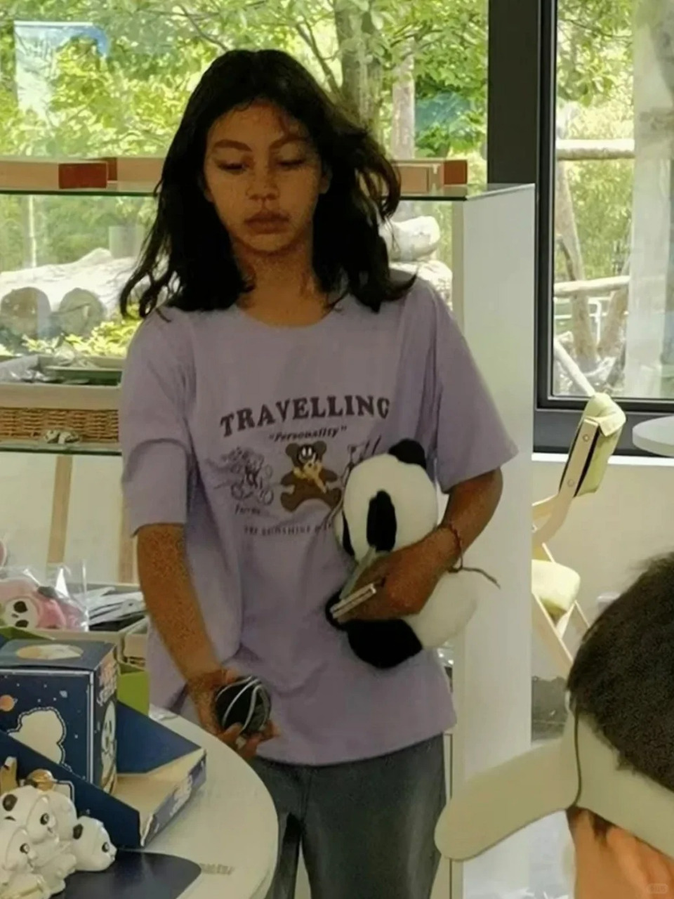 刘烨女儿霓娜长大了,真好看,我觉得是那种五官立体的美 小时候混血感