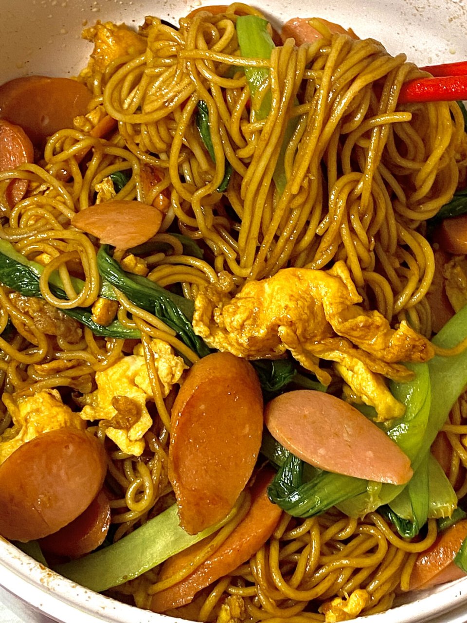 宅家一人食|鸡蛋火腿炒面🍝  🌼今天,我尝试了一道超美味的鸡蛋