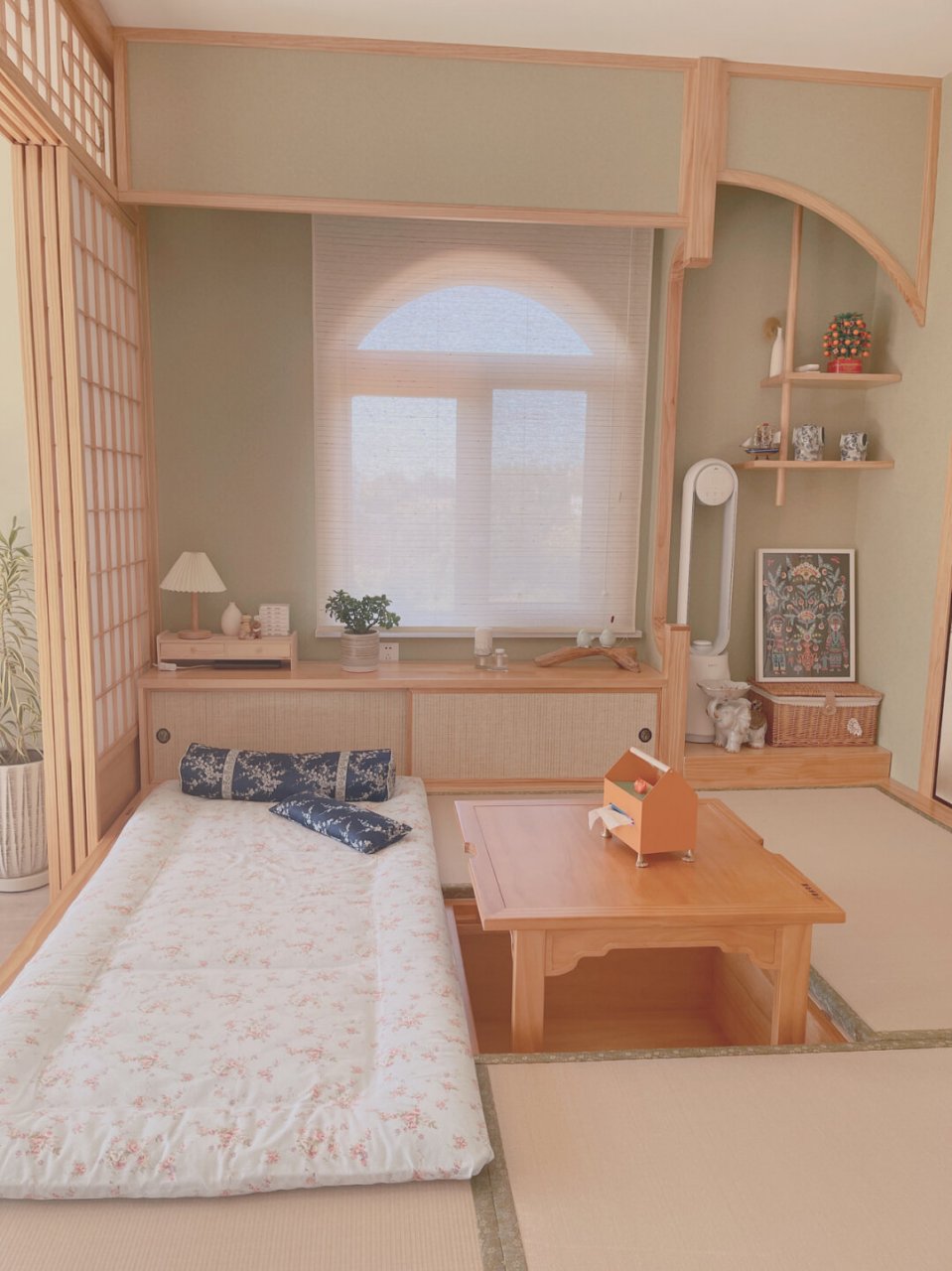 阳光下,我的榻榻米小屋好温暖! 嗨姑娘们,来陪我晒晒太阳可好?