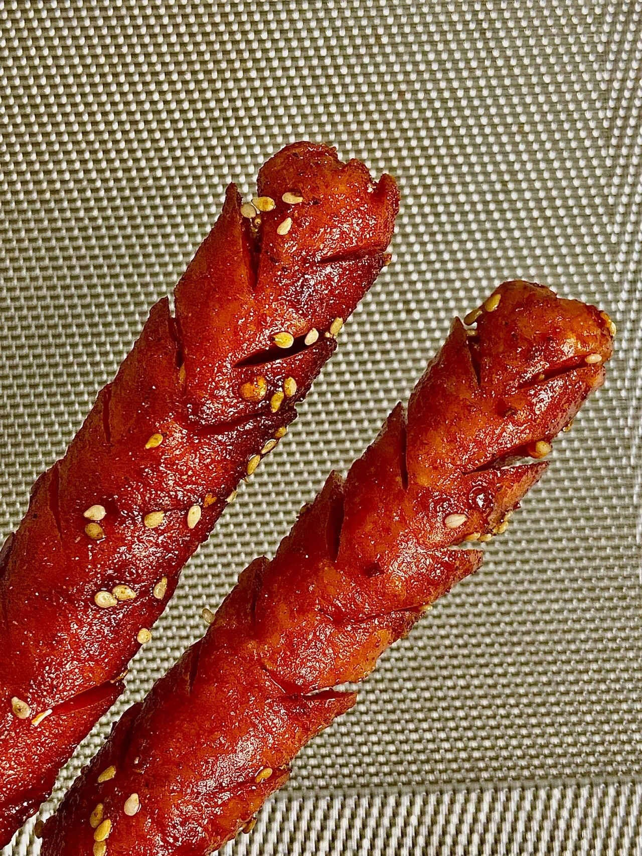 记忆中的美味:淀粉肠  还记得小时候最爱的淀粉肠吗?