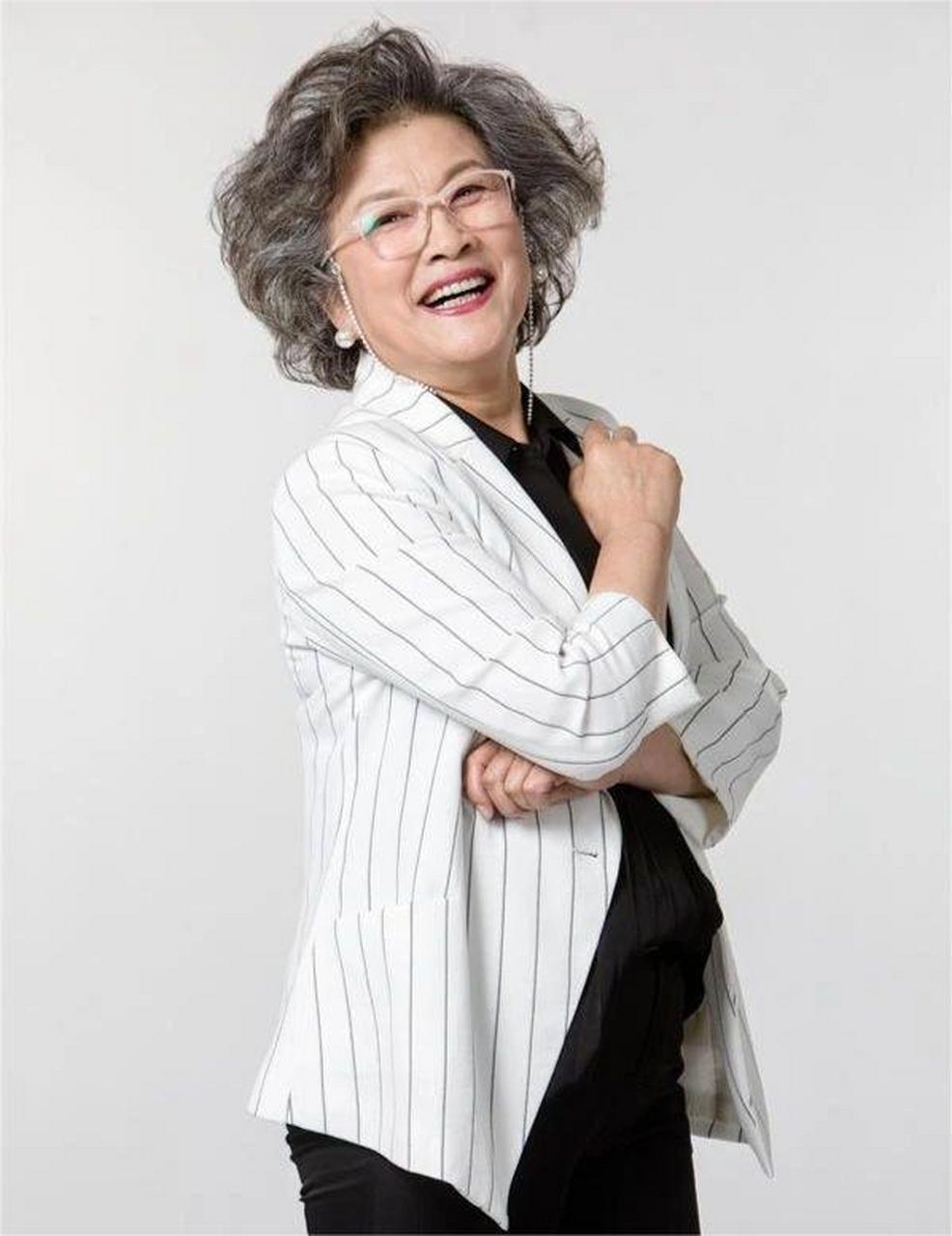 宋春丽:坚韧的女演员,61岁终圆母亲梦  大家都知道宋春丽,她在娱乐圈