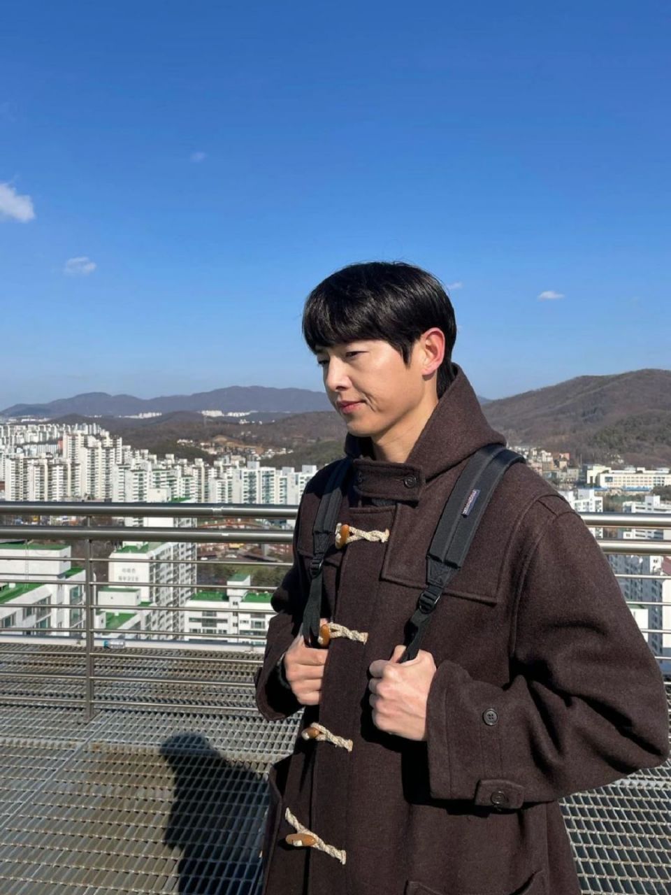 宋仲基ins近照大放送,依旧是那个《太阳的后裔》里的魅力男神!