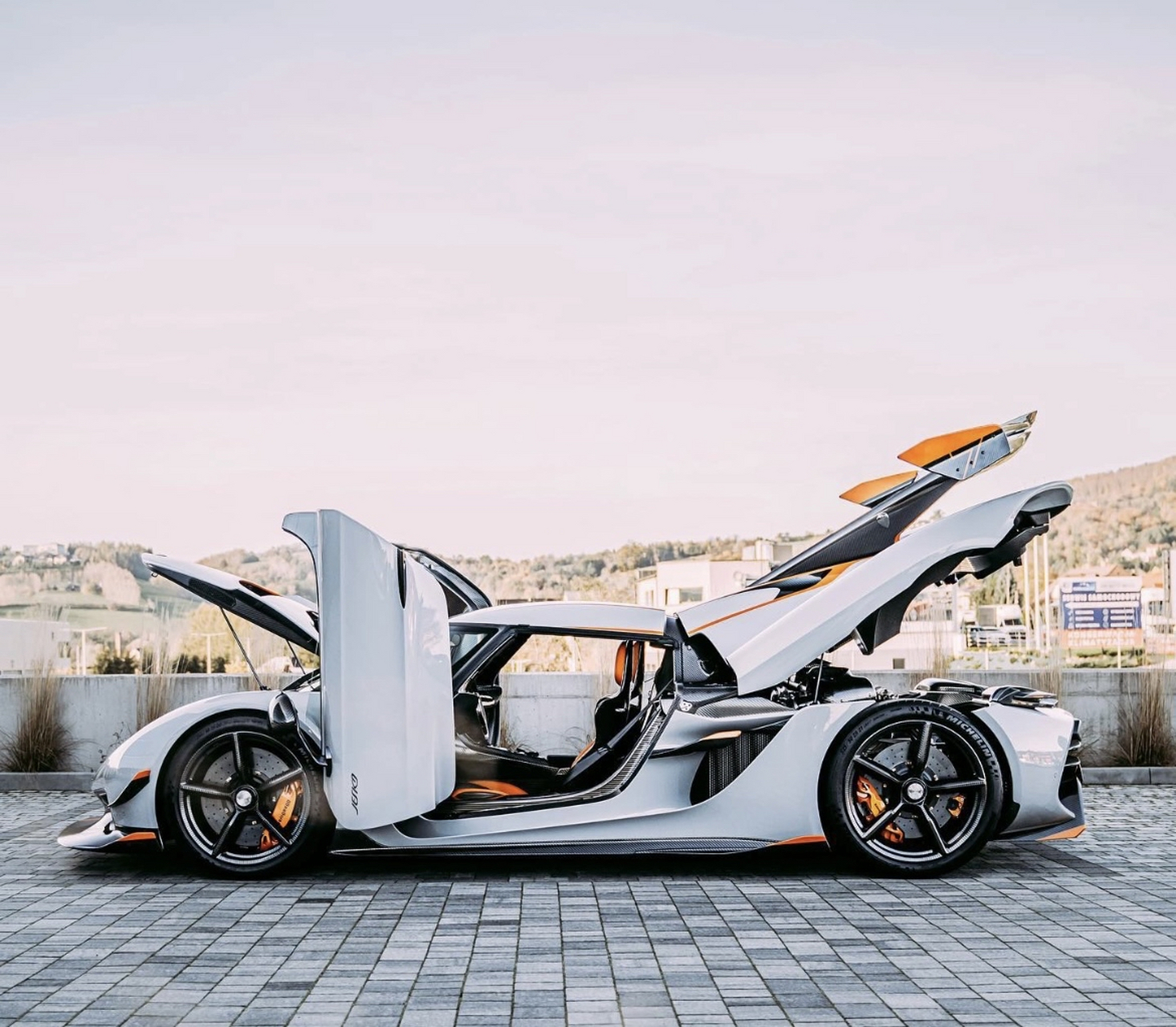 移动的艺术品——柯尼塞格jesko,最后一张好像一只起飞前的金龟子