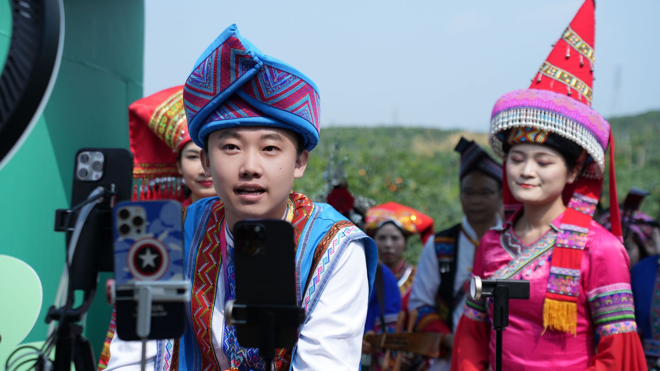 广西商务厅联手旅发集团,特邀快手头部主播四川可乐小樊同学助阵!