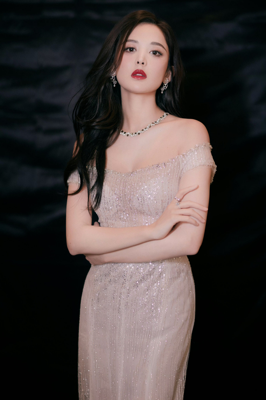 古力娜扎出席活动