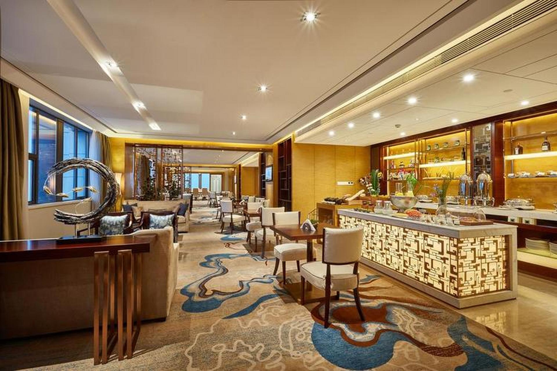 荆州南国温德姆酒店周边基础设施齐全,高档小区林立环绕,距离荆州