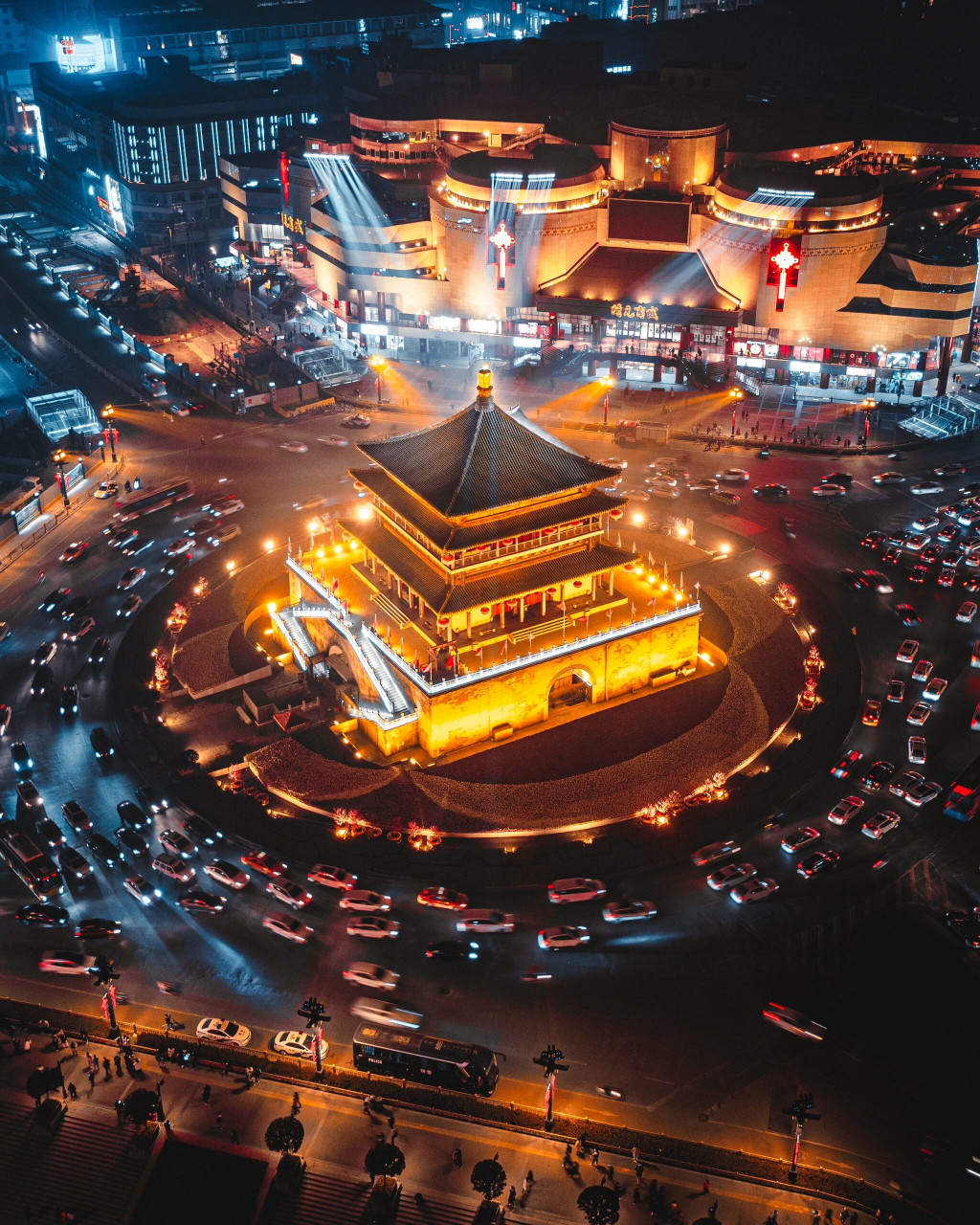 西安,梦回大唐 不得不说,夜晚的西安古建筑在灯光的照耀下格外夺目,给