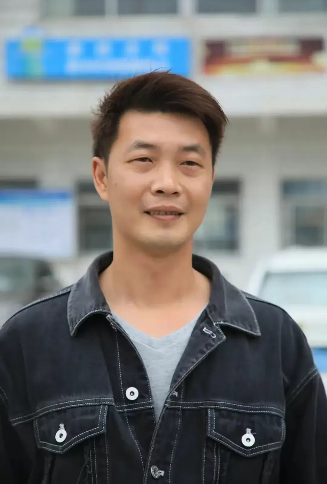 因为他的一个举动,挽救了多少人的生命,减小了多大的损失!