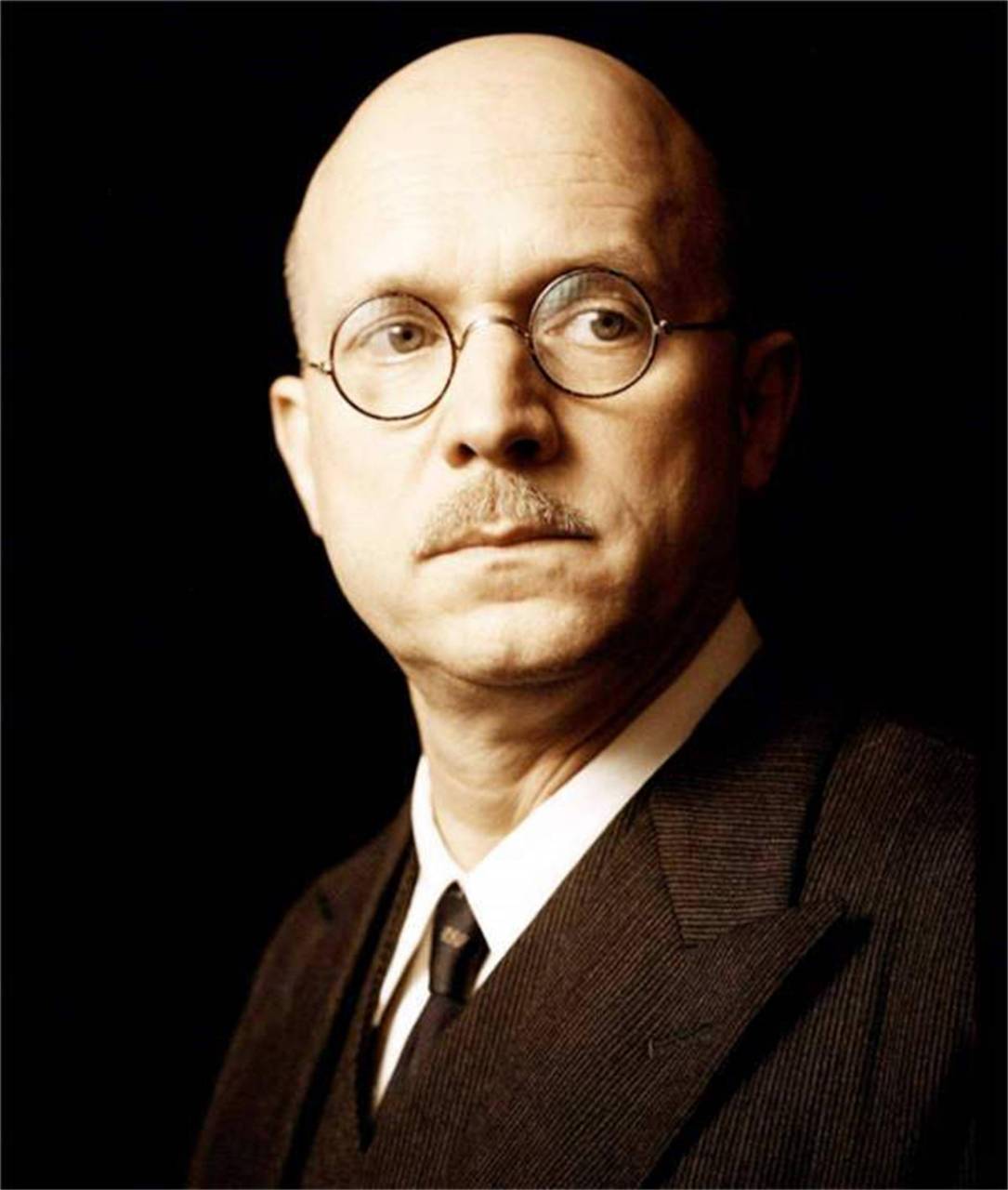 他没有退缩,四处奔走,数次抗辩.