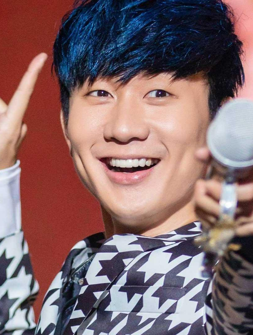 林俊杰和王嘉尔共度元宵佳节,感情深厚,粉丝们羡慕不已