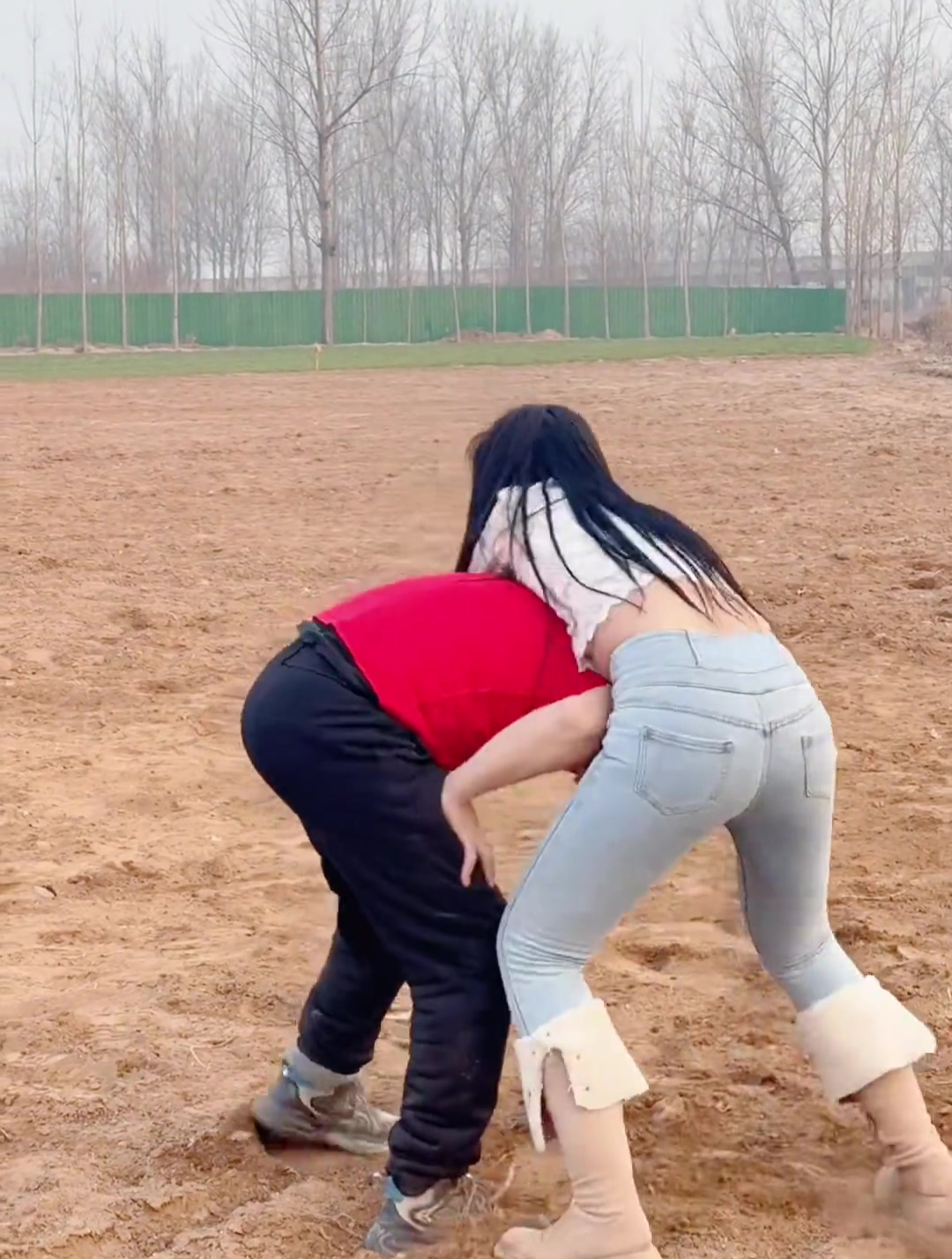 男女混合自由式摔跤你敢来挑战吗