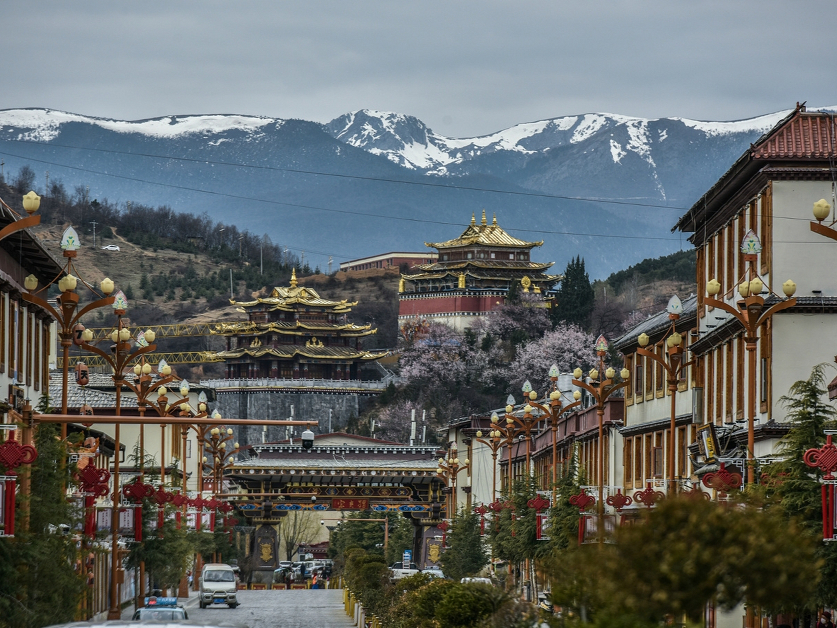 云南香格里拉独克宗古城:位于中国云南省迪庆藏族自治州香格里拉市,是