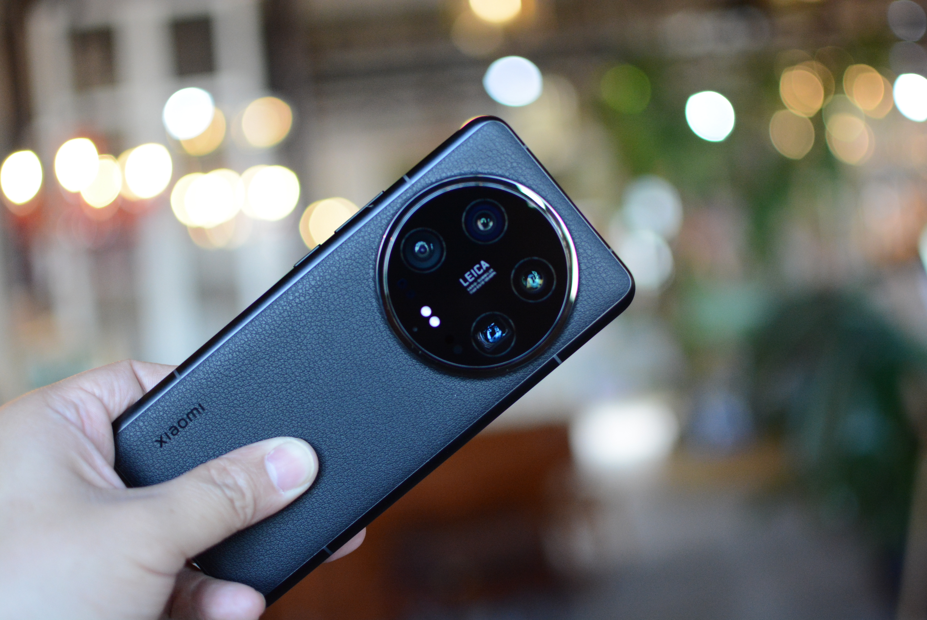 直屏党和曲面屏用户别吵了,小米14 ultra才是直板手机终极形态!