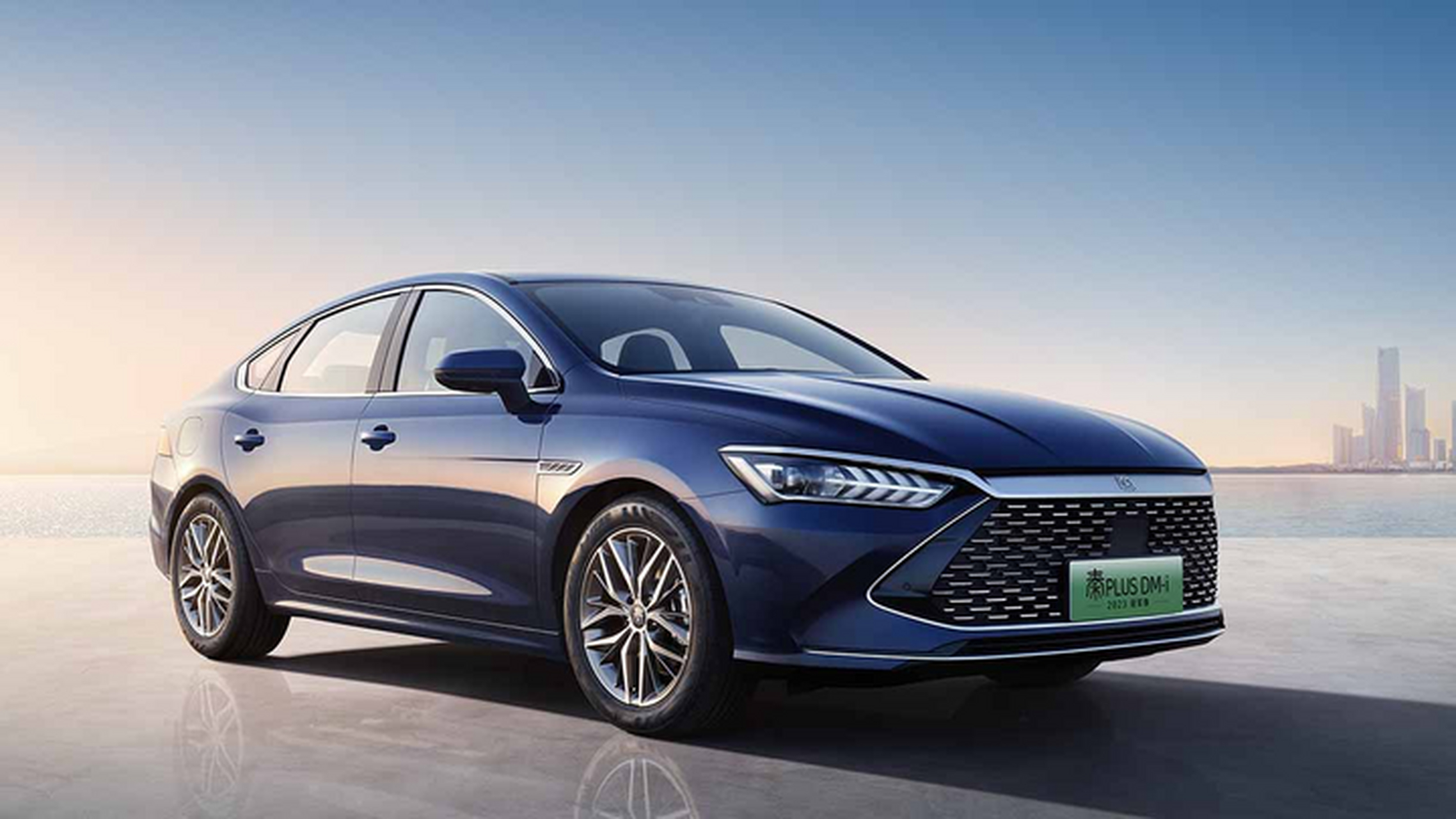 新能源车中,插电混动车型几乎可以完全代替燃油车.它们具有油车的优点