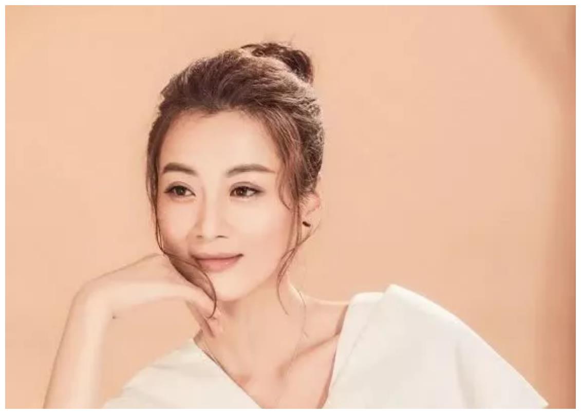 徐梵溪:出道多年不火,男友花上亿娶李小冉,她不吵不闹低调成全