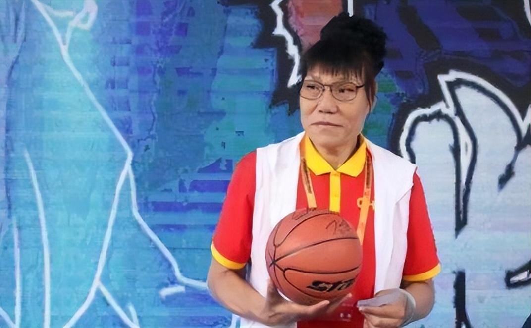 亚洲第一女中锋郑海霞:嫁给粉丝,14年没生娃,如今他们幸福吗?
