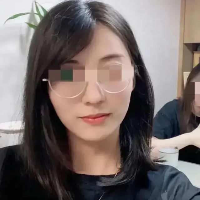 上海出轨女教师更多照片被曝,高中恋情也曝光,被同学称"海王"