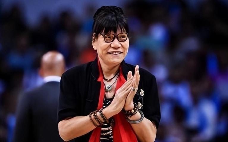 亚洲第一女中锋郑海霞:嫁给粉丝,14年没生娃,如今他们幸福吗?