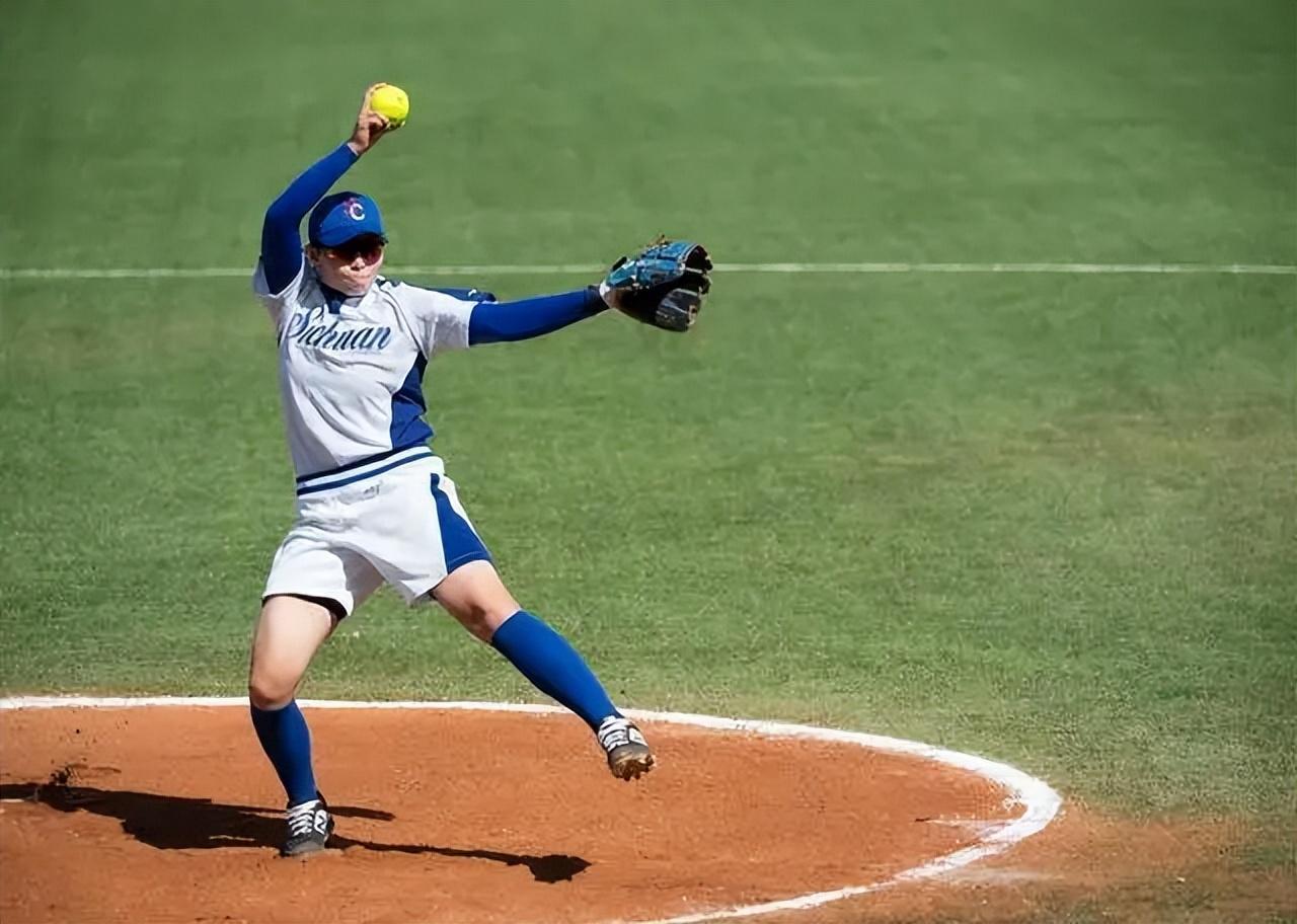 她曾经是世界冠军,现在退休工资2300,为要得补偿和工资到处争取