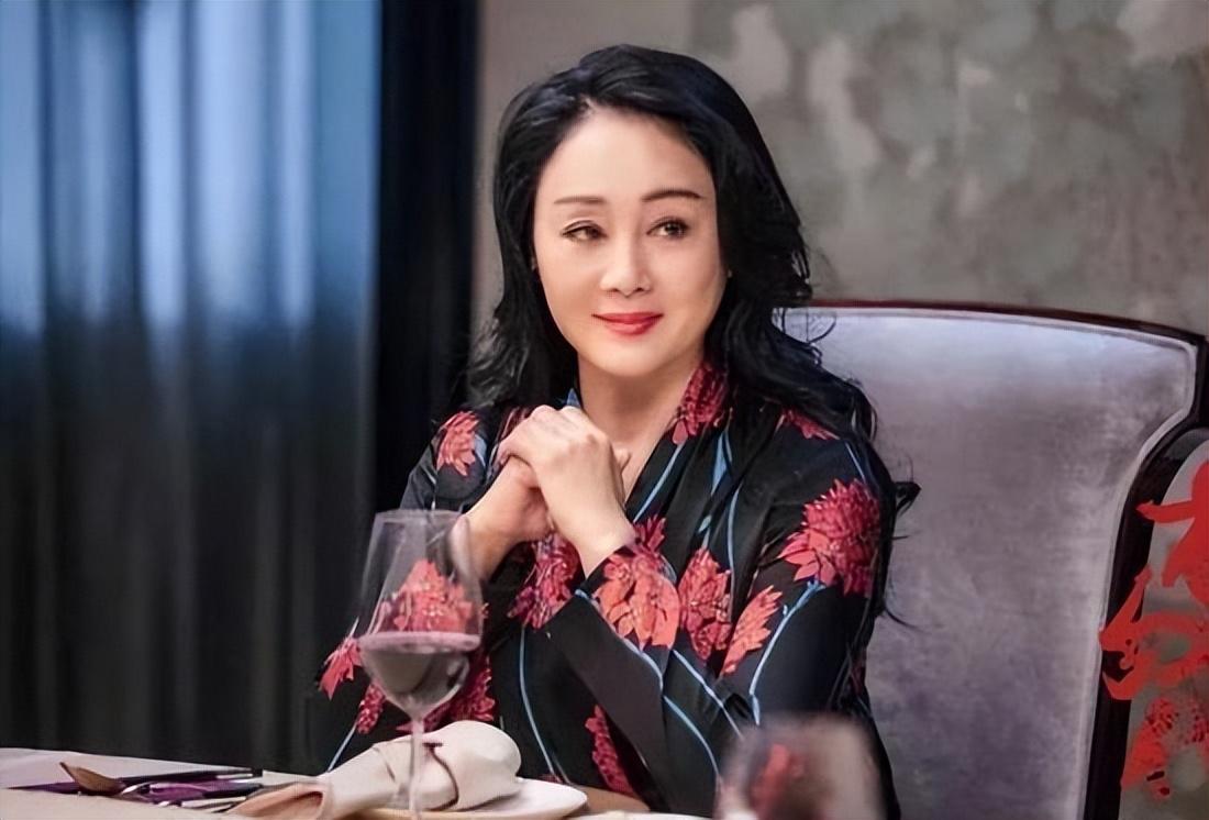 时至今日,王姬依旧在演艺圈中闪耀,最近她在社交平台上宣布了她的新剧