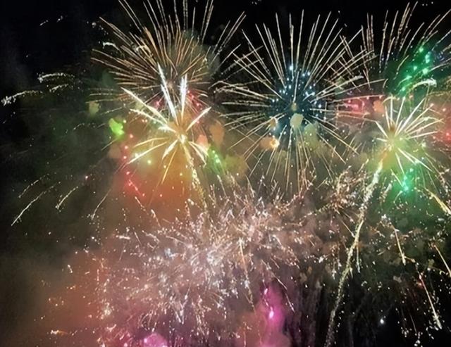 "加特林"放爽了吧!可你知道烟花有多暴利吗?你花了多少钱呢