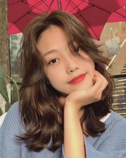 女人上了年纪以后,最好别留"这4种发型",大妈感十足,还没气质