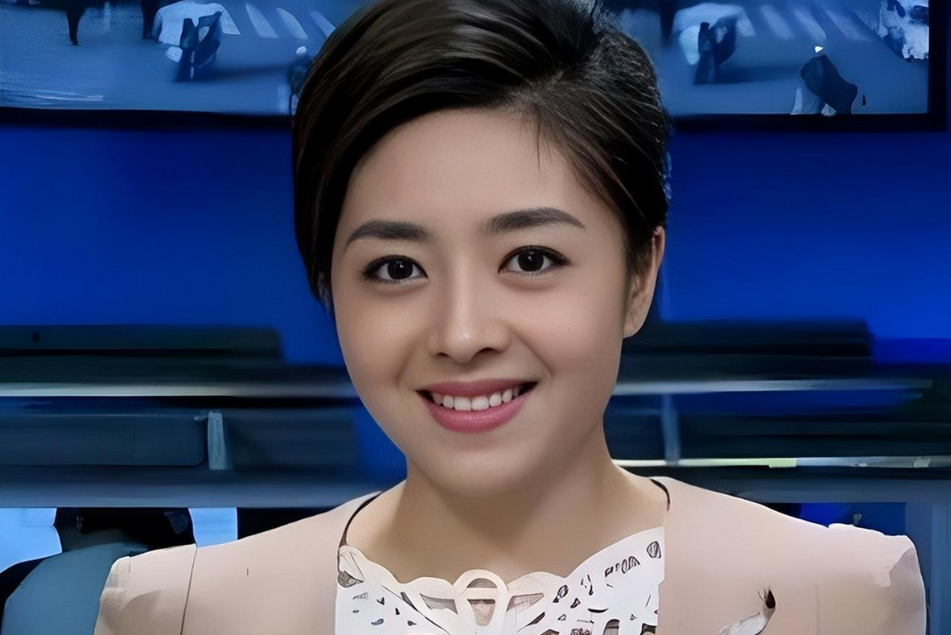 2015年夏天的一个午后,四川卫视女主持人佟瑶佟瑶,接到了一项