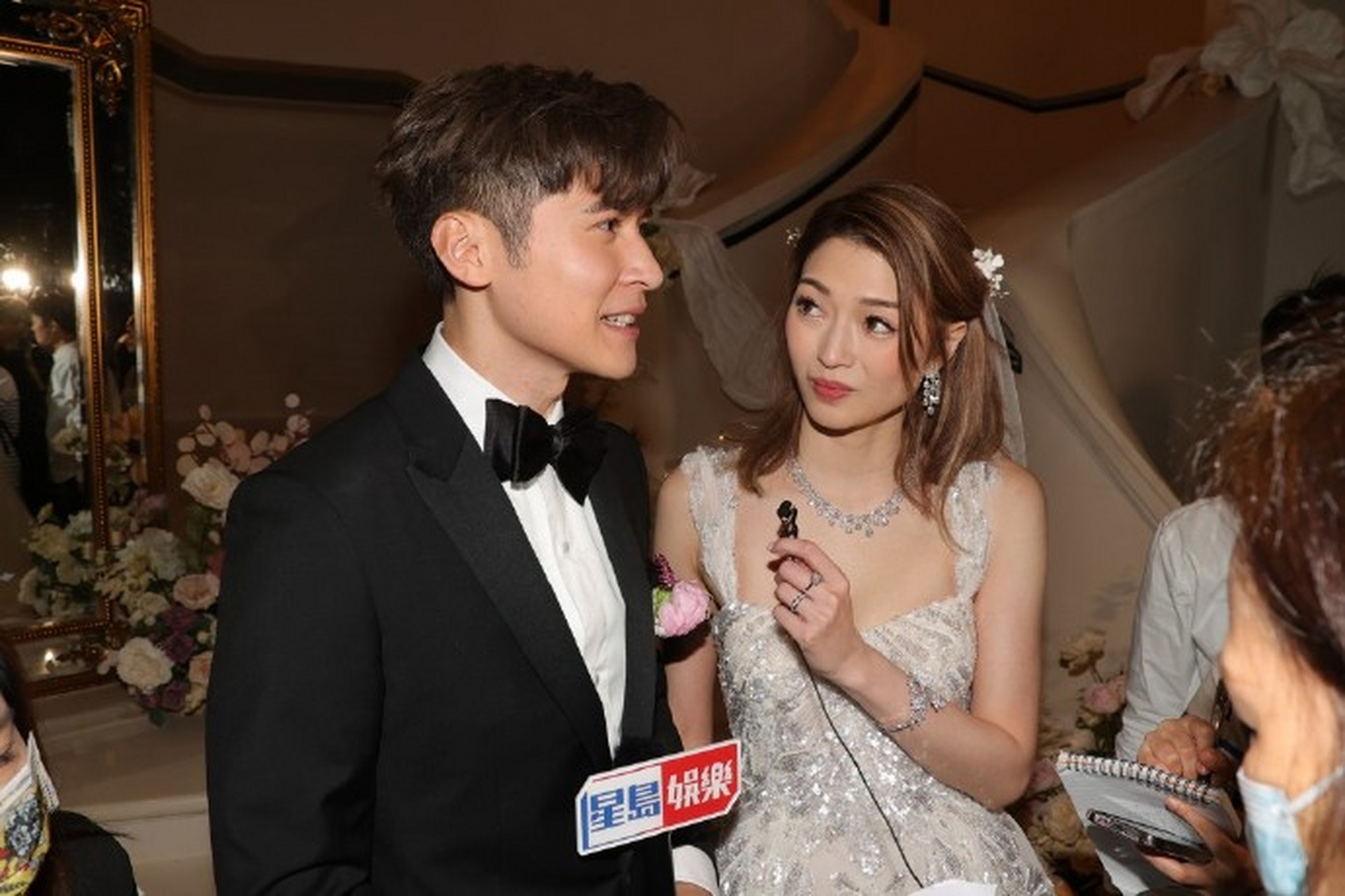 35岁香港知名女歌手连诗雅(shiga)于社交平台宣布与老公陈家乐造人