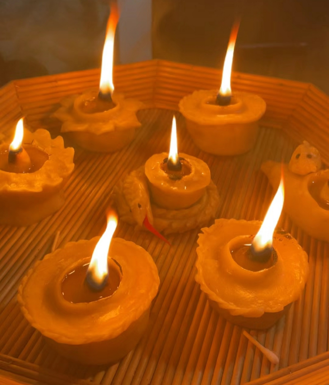 皖北地区在正月十五有独特的传统习俗,那就是制作并蒸煮,点亮"棉花灯"