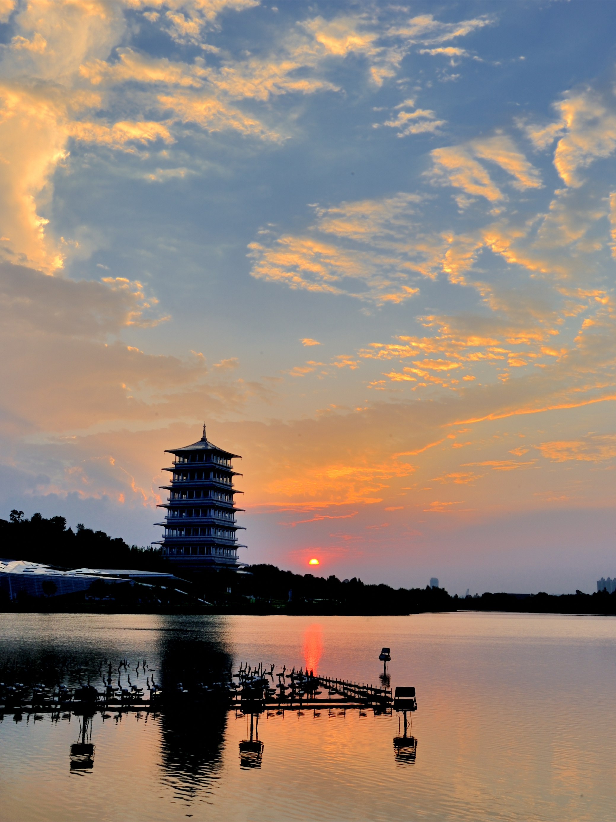 在西安,这座古都的每一砖每一瓦都仿佛在低语着千年的故事.