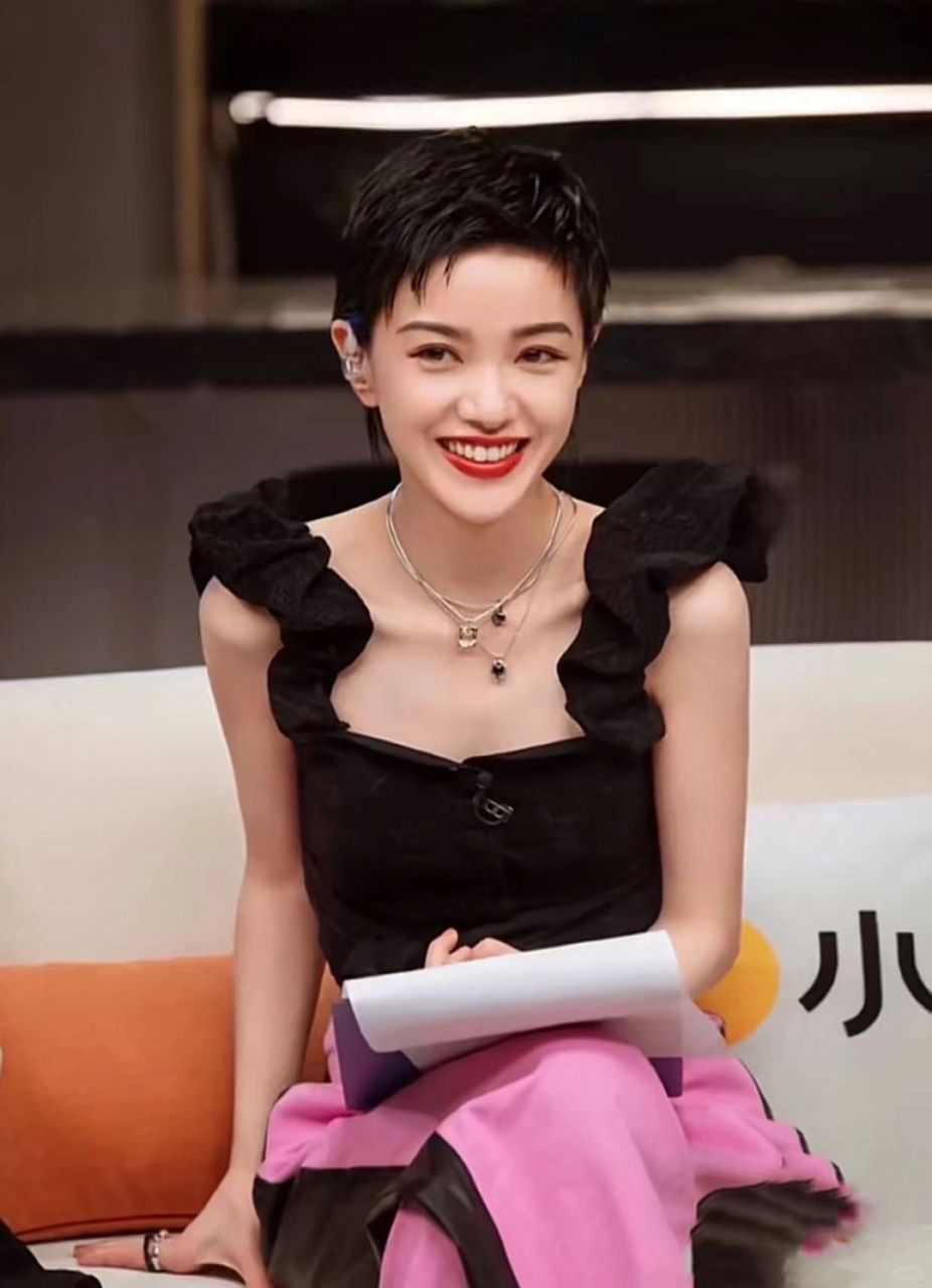 郭采洁短发魅力大揭秘甜酷切换风格随心而变每个女生都是行走的时尚