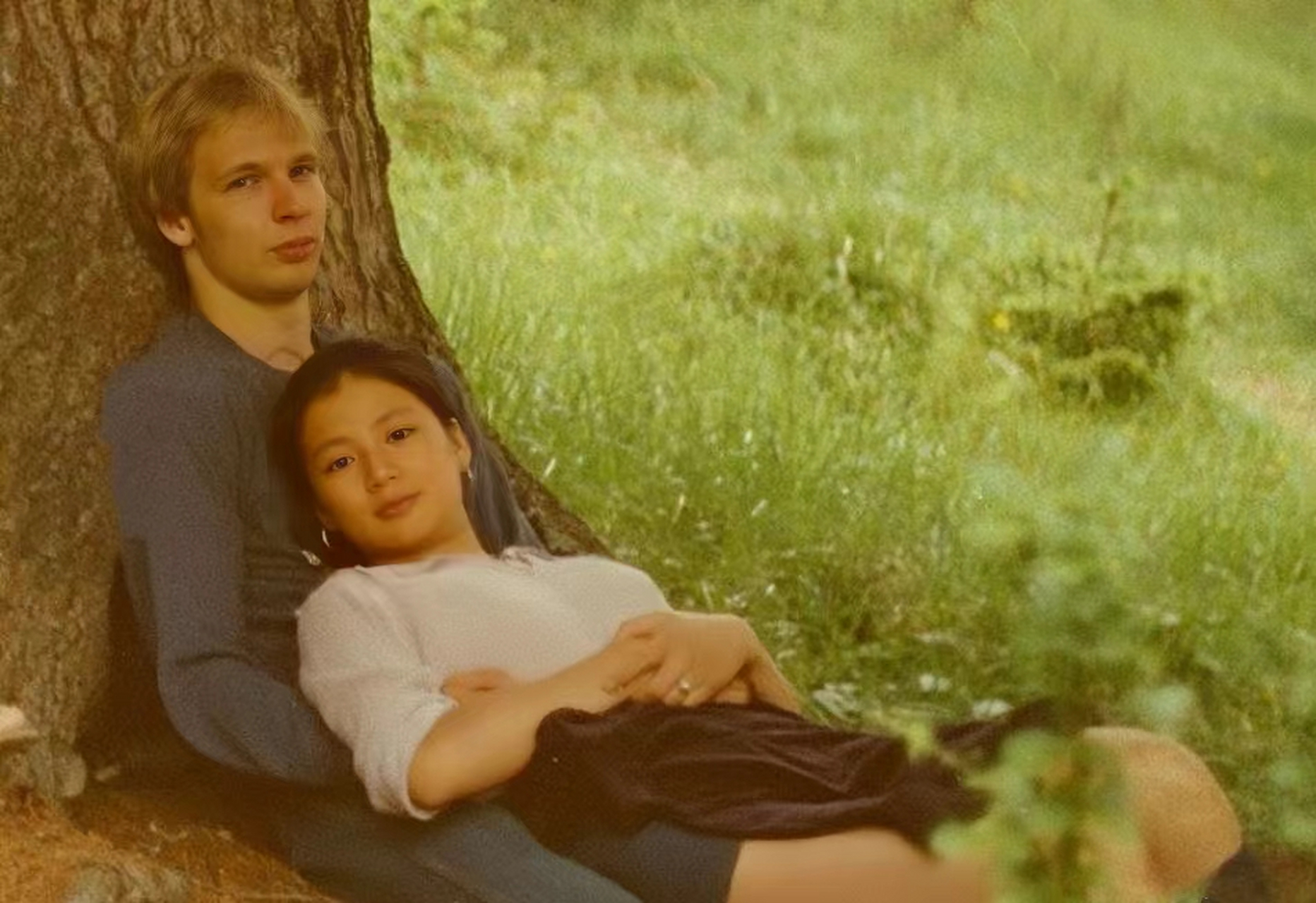 1979年,"俏黄蓉"翁美玲和荷兰男友在英国的珍贵留影.