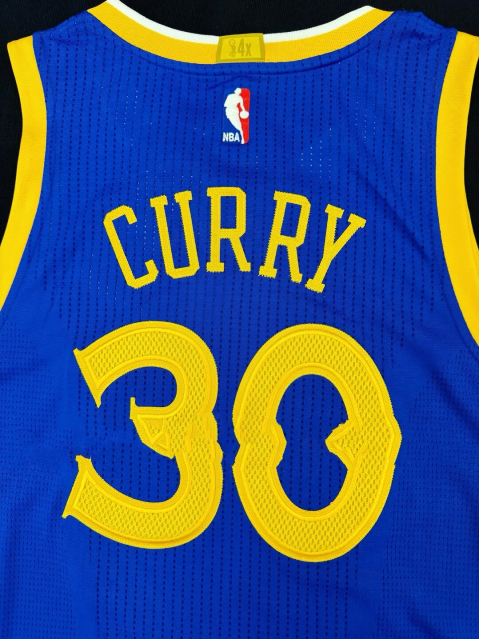 库里球衣分享  [啤酒][赞同]今天,我想和大家分享一件对我来说非常