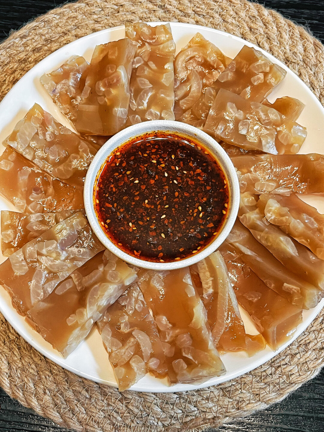 自制肉皮冻(秘)制无敌蘸料  每次遇到胃口不佳的时候,家里都会端出这