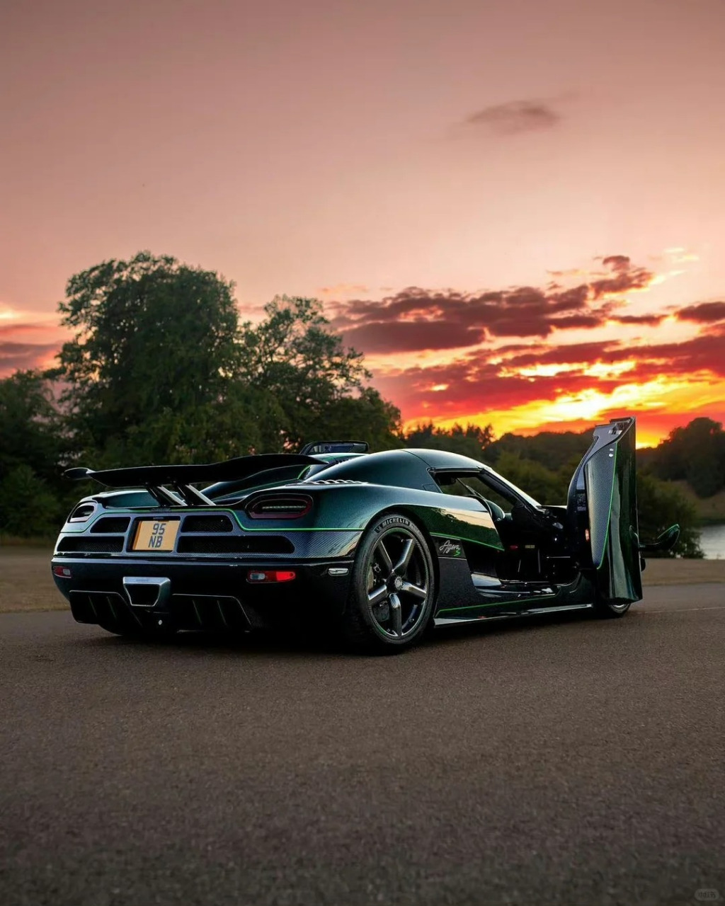 979797柯尼塞格 agera,超跑界的翘楚999999 04先说说它