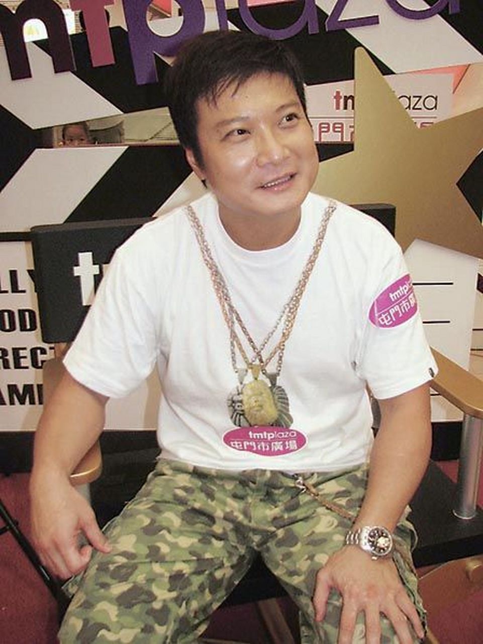 " 武打替身之王"钱嘉乐,等了李珊珊八年 求娶多次,最终娶了小10岁的