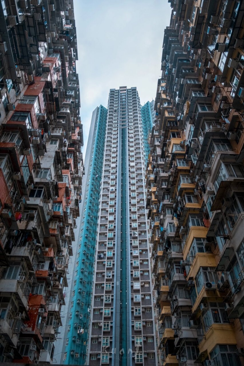 🏙️怪兽大厦,这座密集而对称的建筑群,仿佛是一个巨大的深渊,无