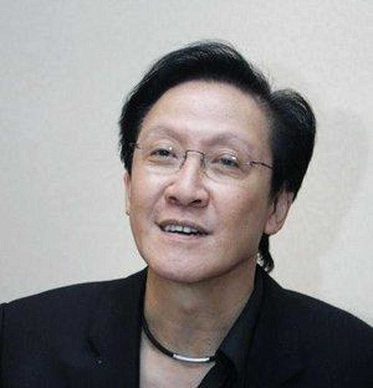 影坛大佬向华强弟弟向华胜,曾独宠张敏9年不结婚,59岁再娶小22岁娇妻