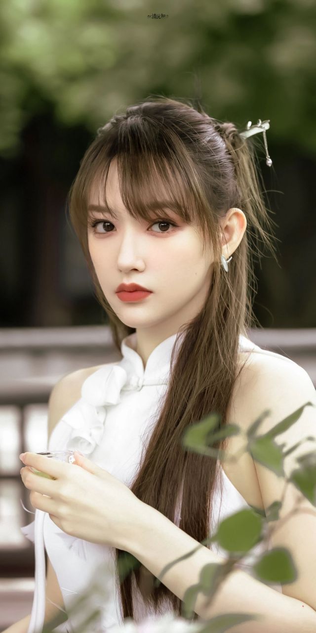 程潇旗袍装扮惊艳揭秘  在时光流转中捕捉到的一瞬,我仿佛亲历了一场