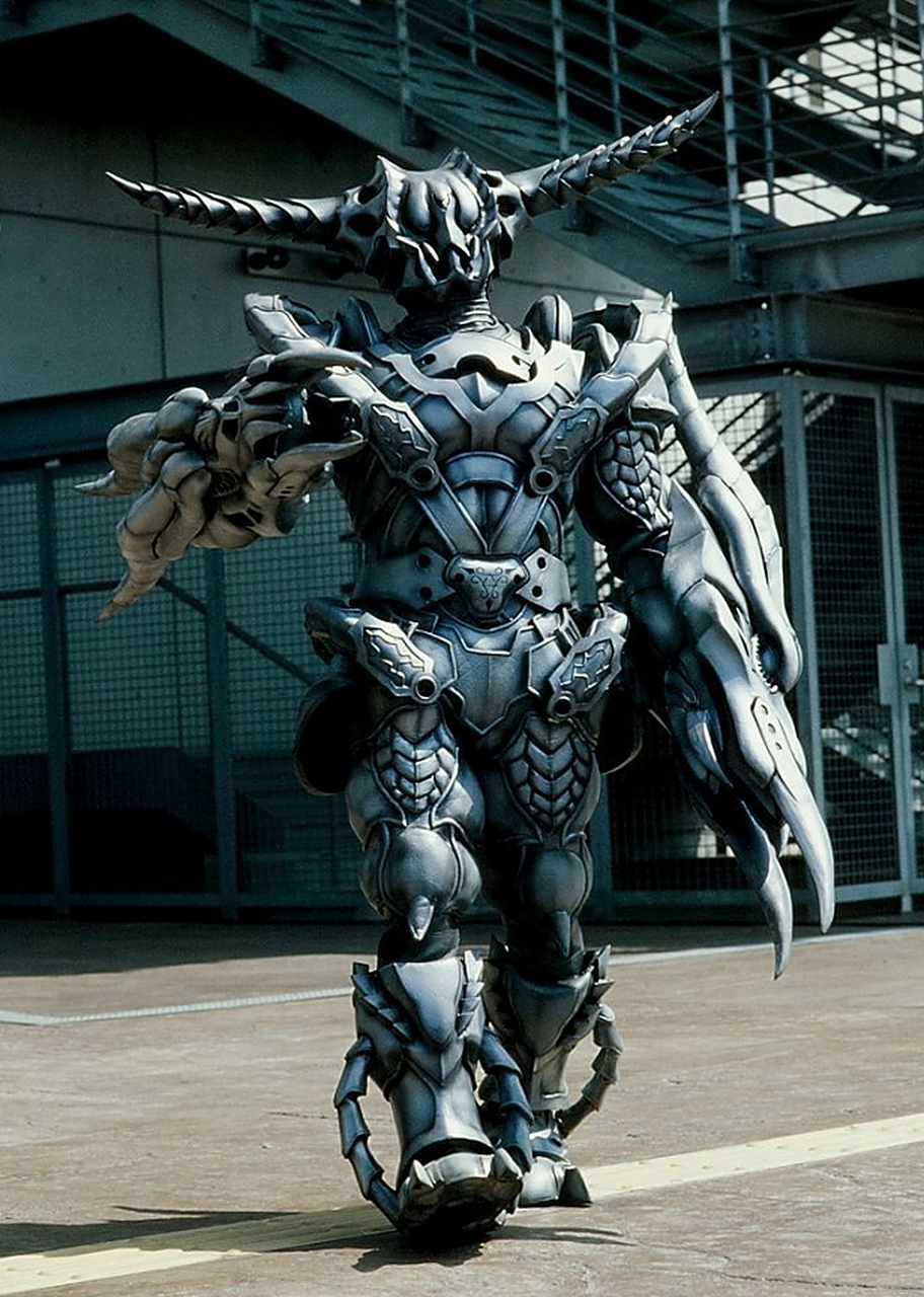 人形态就具有将物品跟生物化为沙子的能力,奥菲以诺形态也分为两个