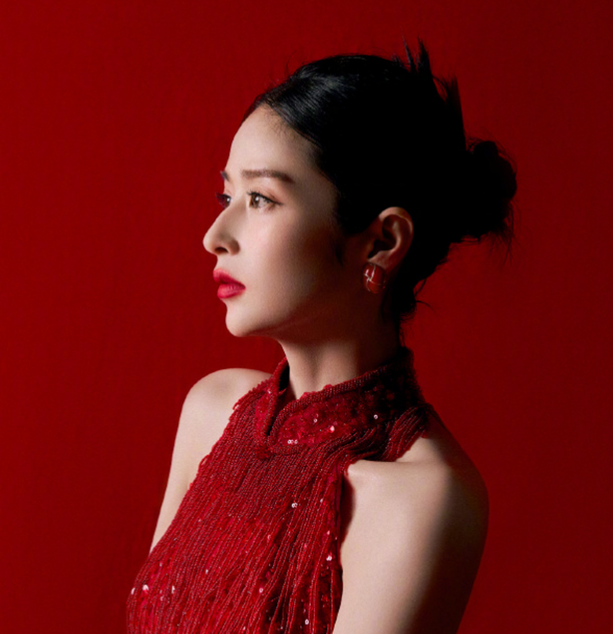 颖儿的红色礼服照,美得很明艳!