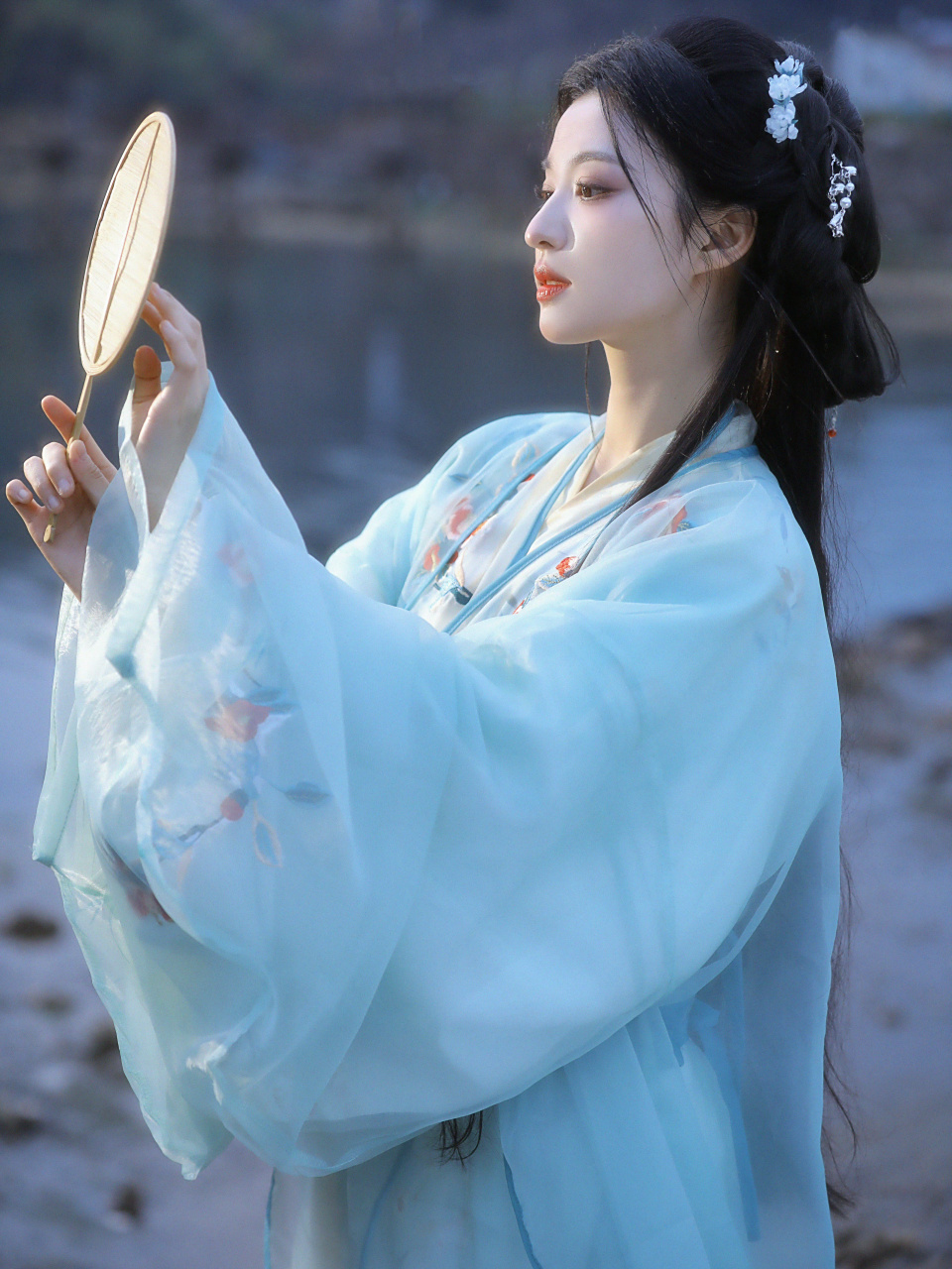 王楚然淡蓝色薄纱古装,清新脱俗～ 王楚然元宵节营业,一身淡蓝色薄纱