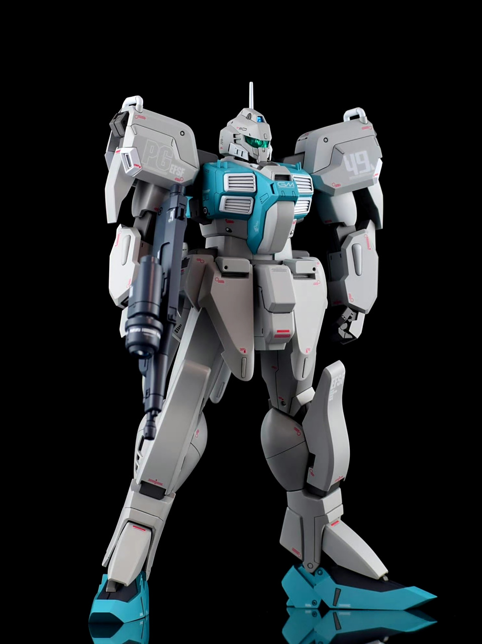 机体出自《高达前哨战》,是高达量产型的高规格机体