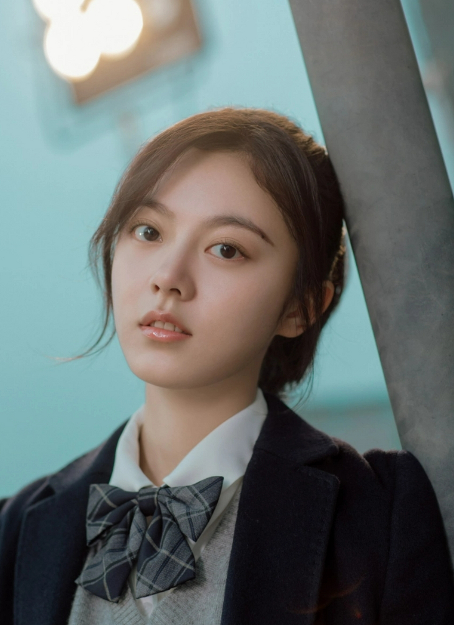 赵今麦,2002年出生于沈阳,内地影视女演员,就读于中央戏剧学院.