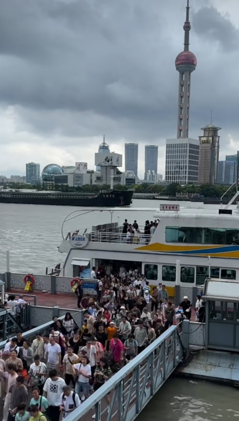 上海外滩最实惠的轮渡流传至今