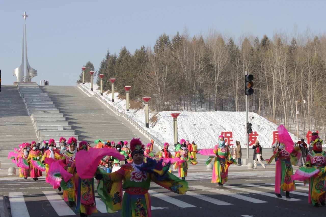 漠河市西林吉镇开展欢天喜地扭秧歌热热闹闹庆元宵文艺活动