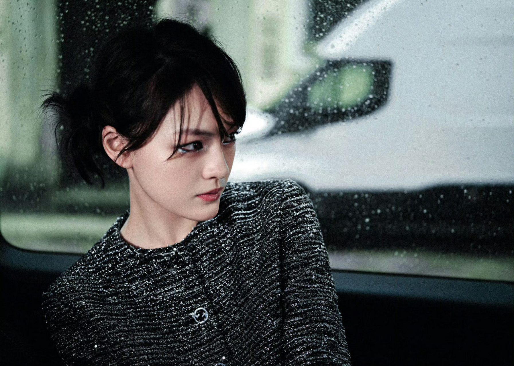 明明五官一点都不像,但莫名有些周迅年轻时的氛围感